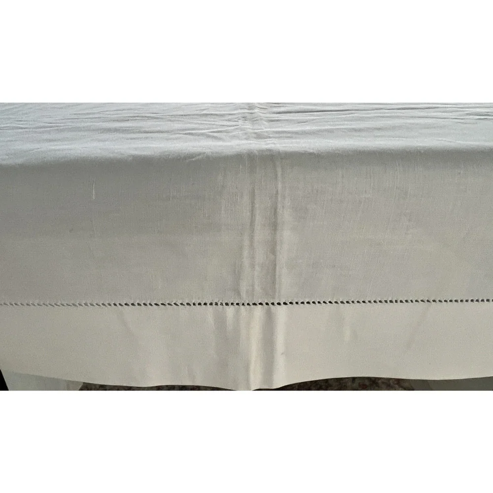 STUNNING! WHITE LINEN TABLECLOTH FLORAL CANDLEWICK HAND EMBROIDERY VINTAGE